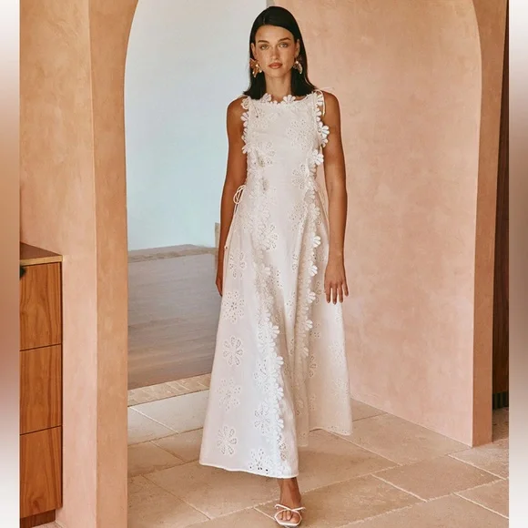 Elegant Cream Floral Maxi Dress - Picture 1 of 11